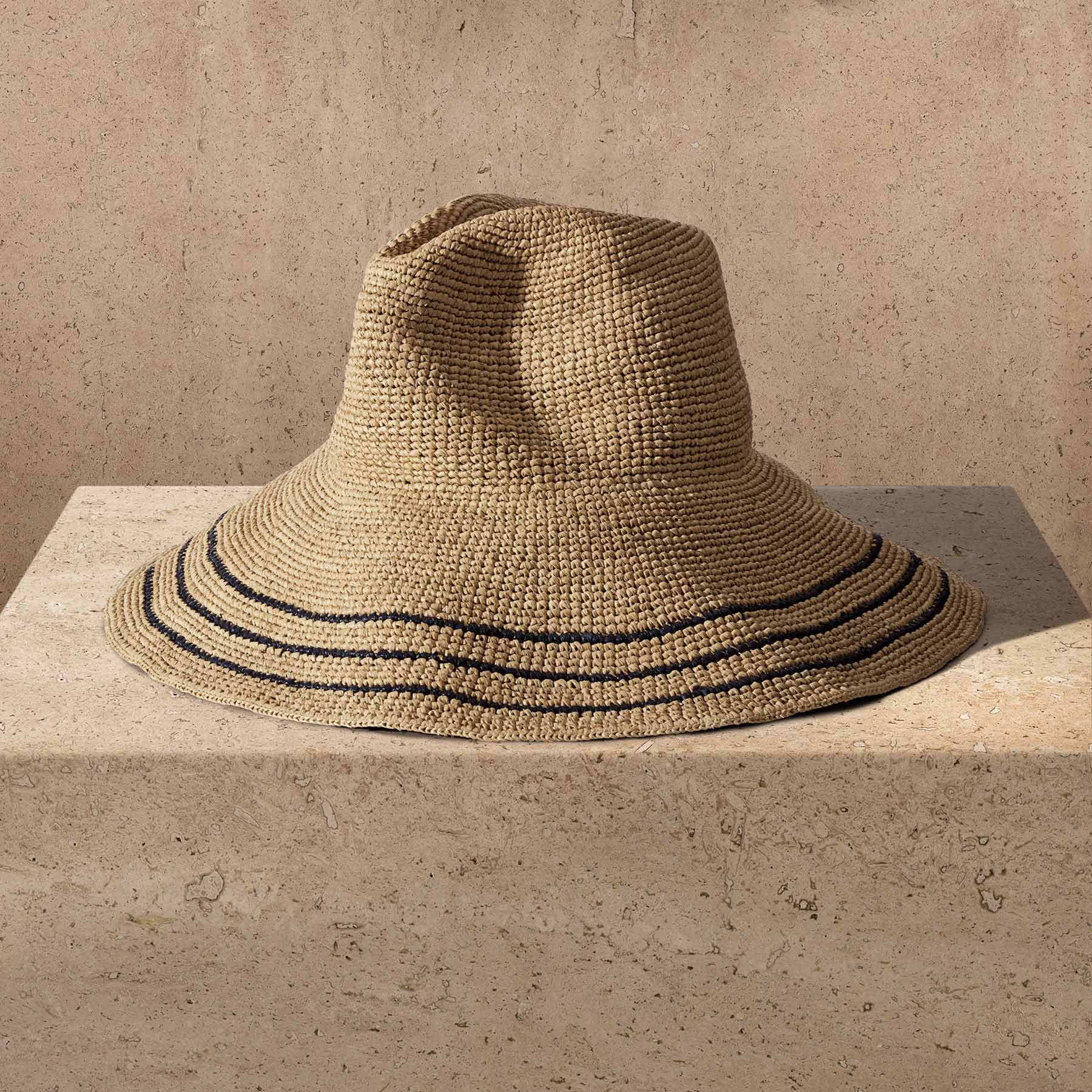 Janessa Leone Waverly - Navy / Sand