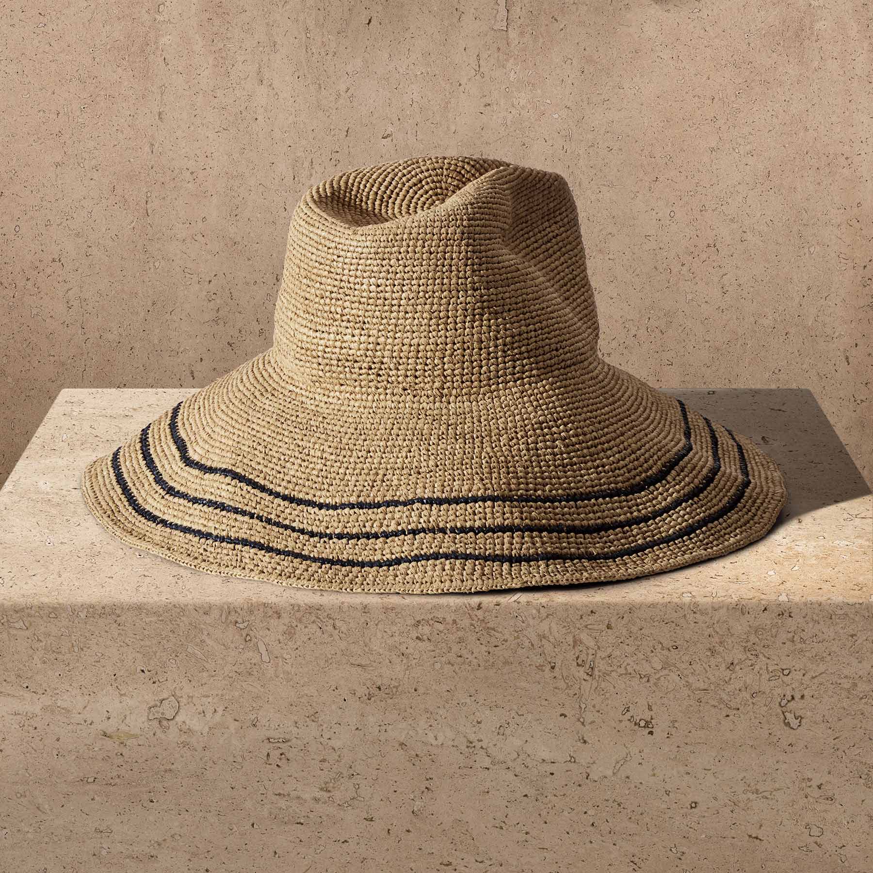 Janessa Leone Waverly - Navy / Sand