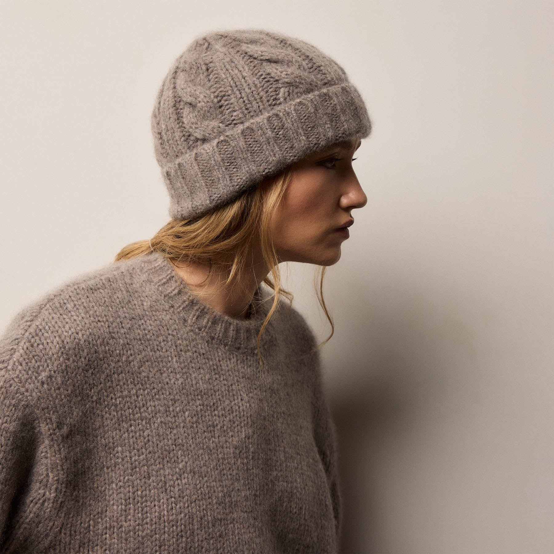 Lightweight Textured Cashmere Cable Knit Beanie - Beige Melange