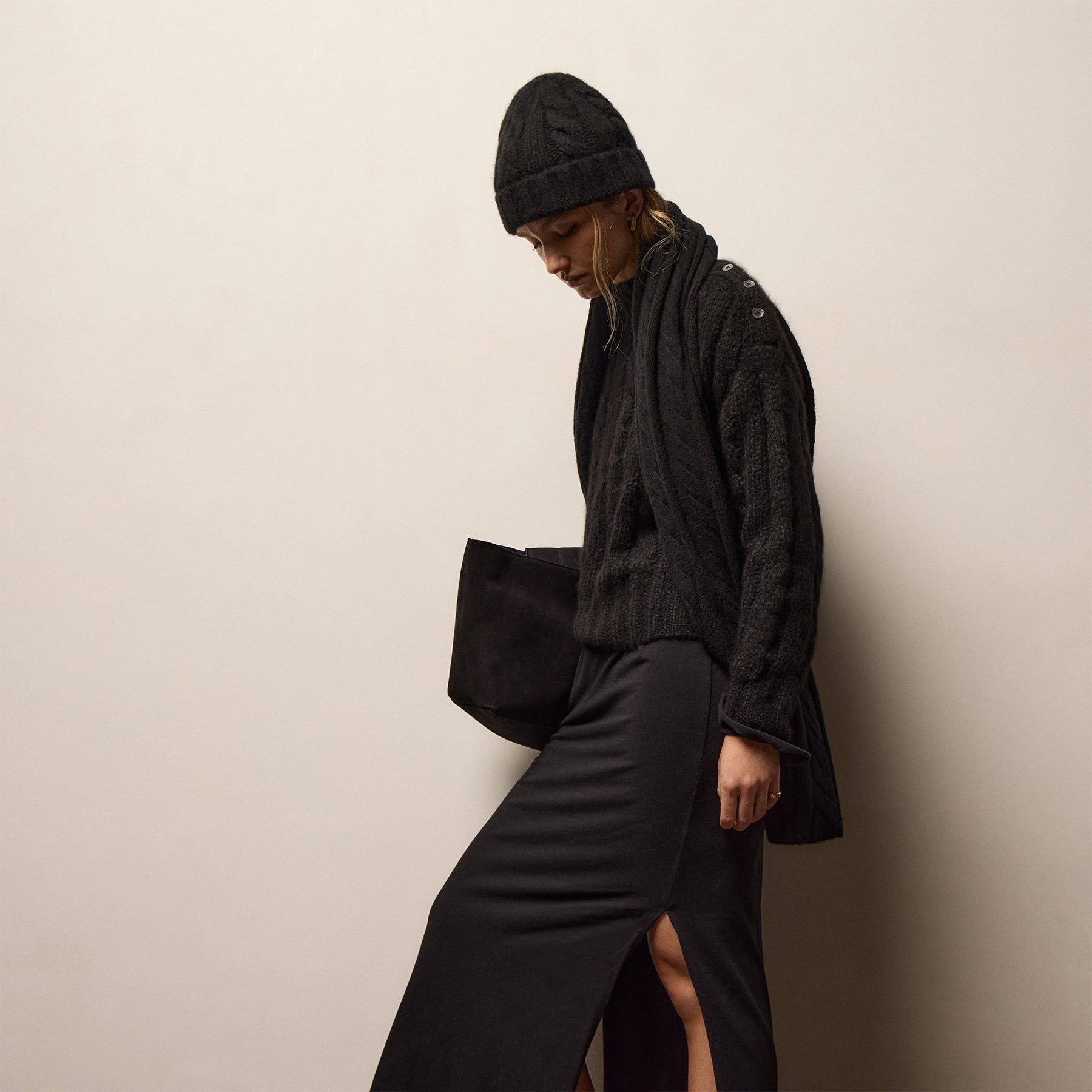 Lightweight Textured Cashmere Cable Knit Beanie - True Black