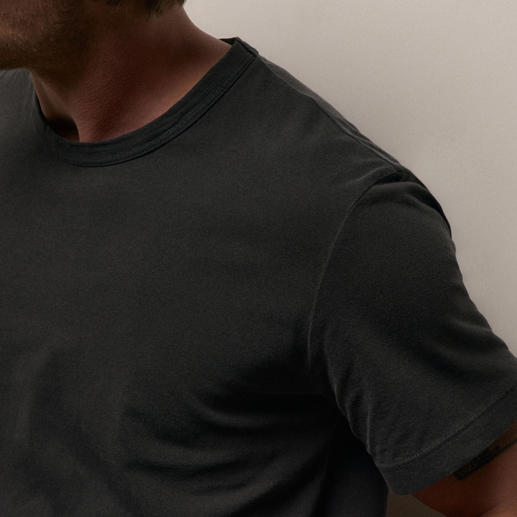 Short Sleeve Crew Neck - Carbon Pigment