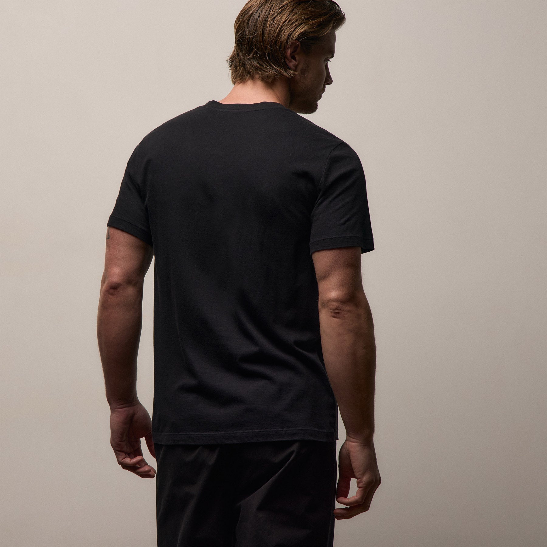 Short Sleeve V Neck - Black
