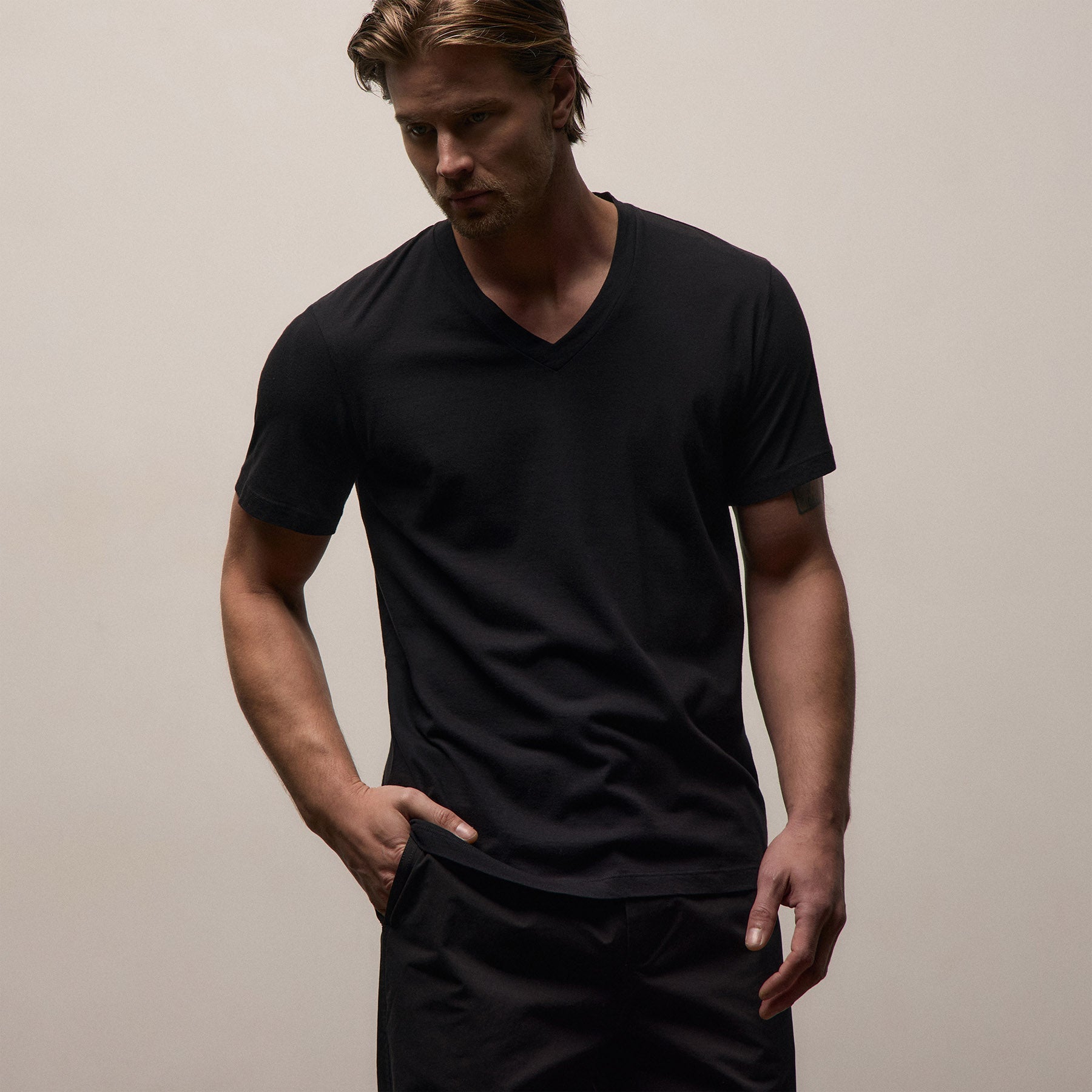 Short Sleeve V Neck - Black