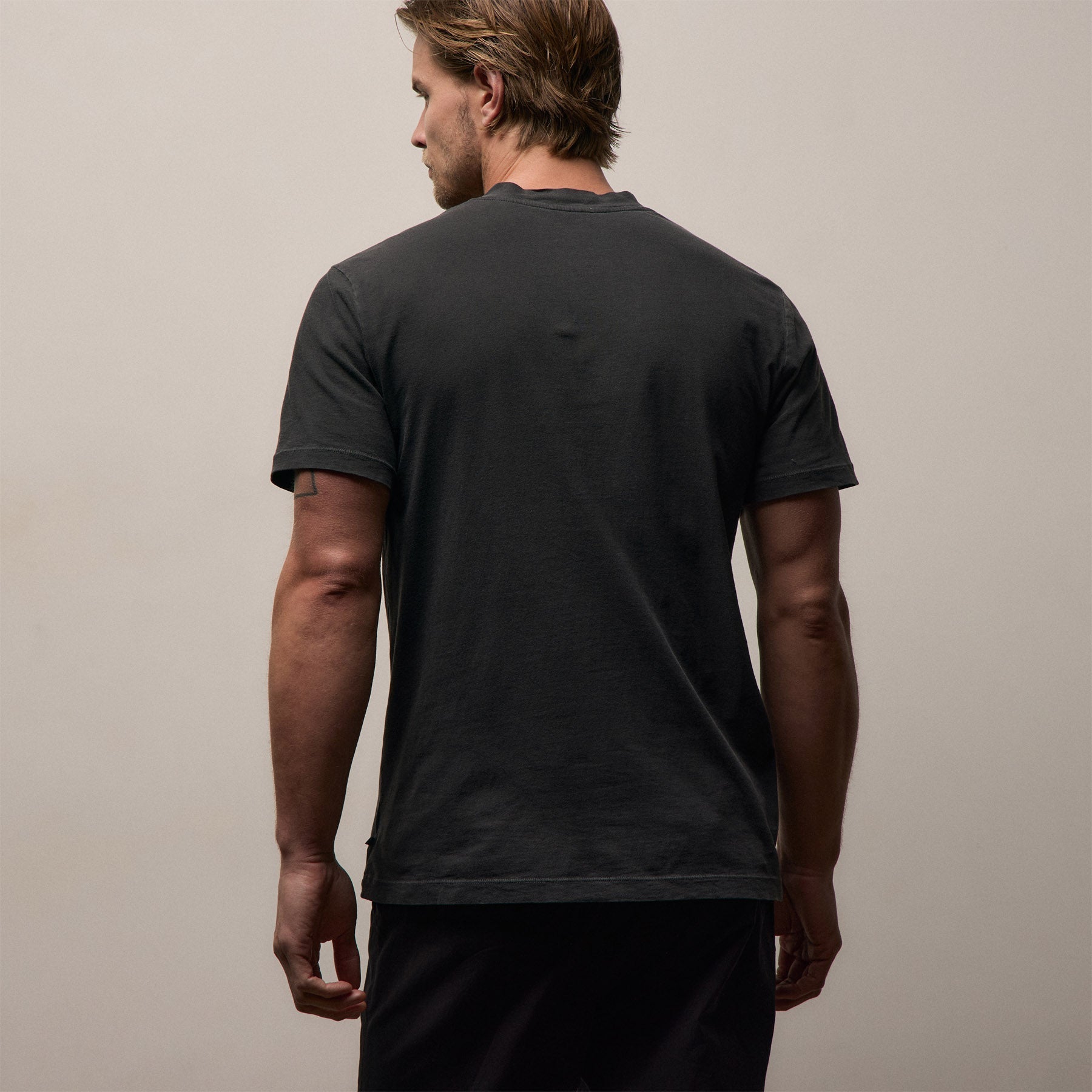 Short Sleeve V Neck - Carbon Pigment