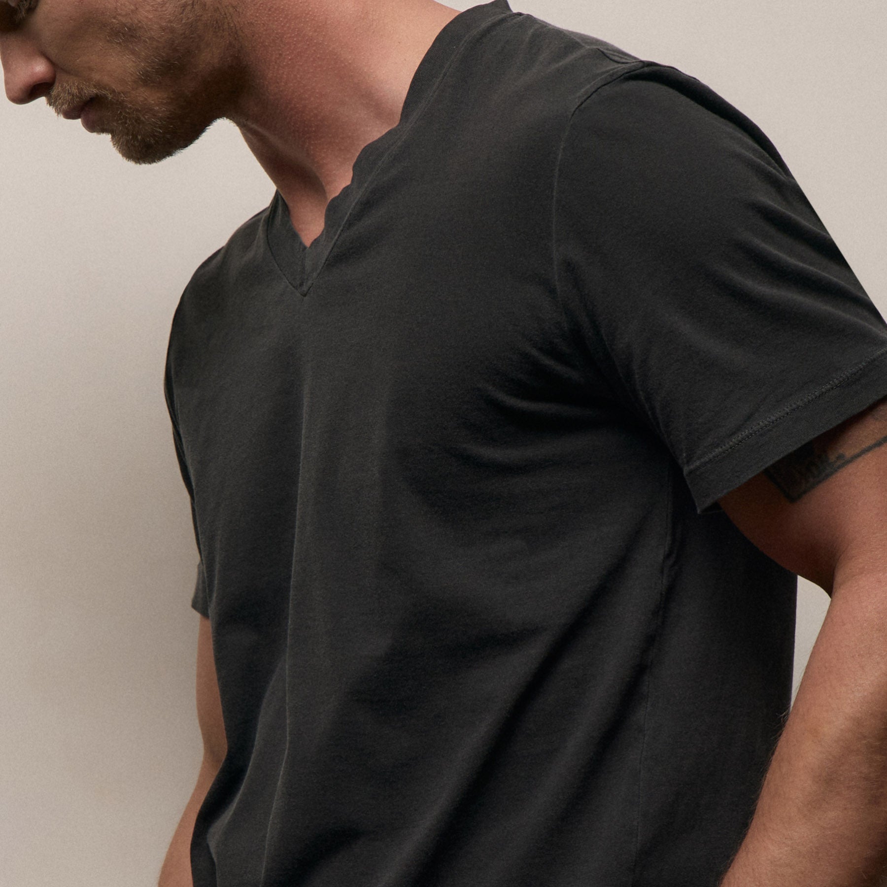 Short Sleeve V Neck - Carbon Pigment