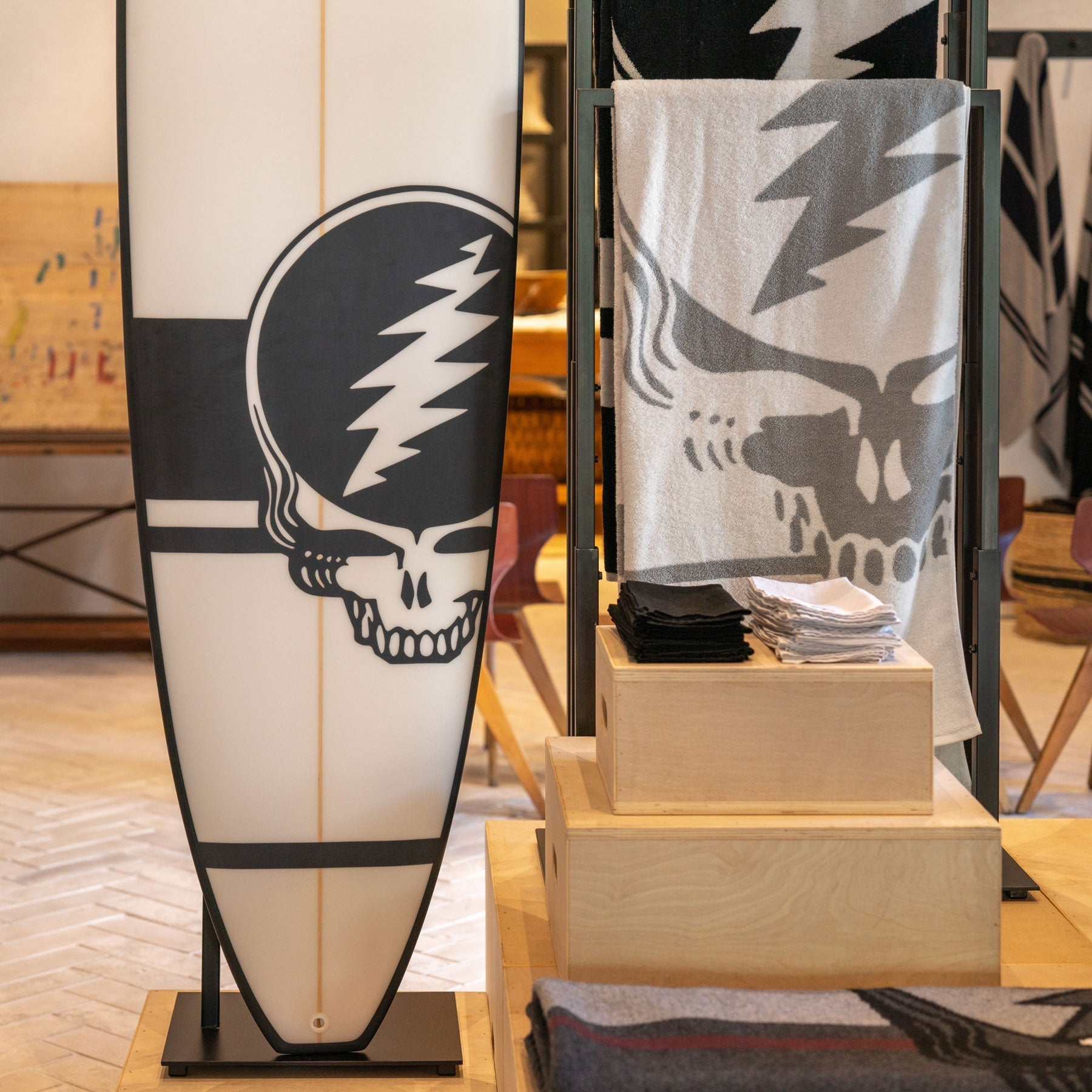 Grateful Dead Longboard 7Ft 10In - White & Black w/ Skull