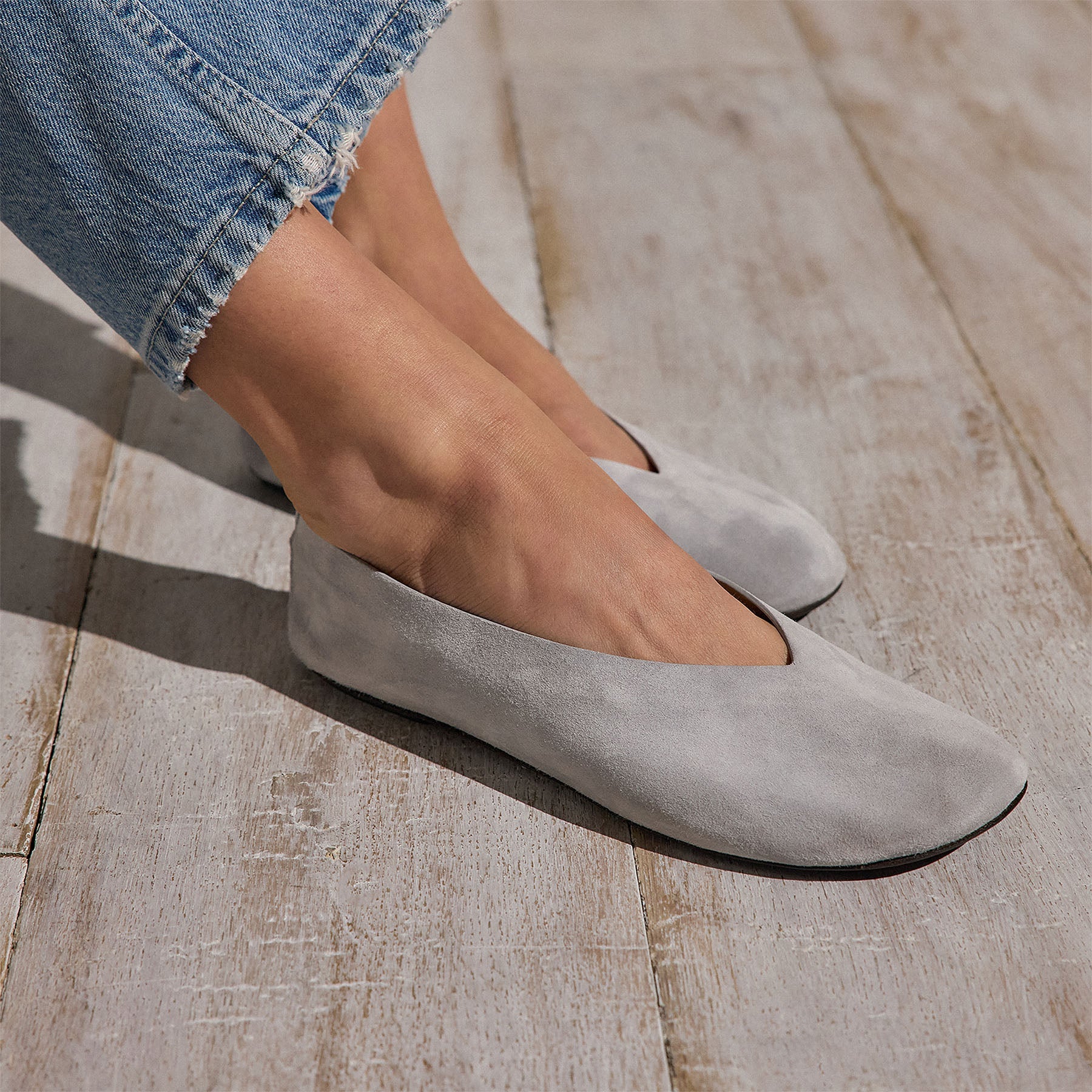 Women's Suede V Ballet Flat - Powder