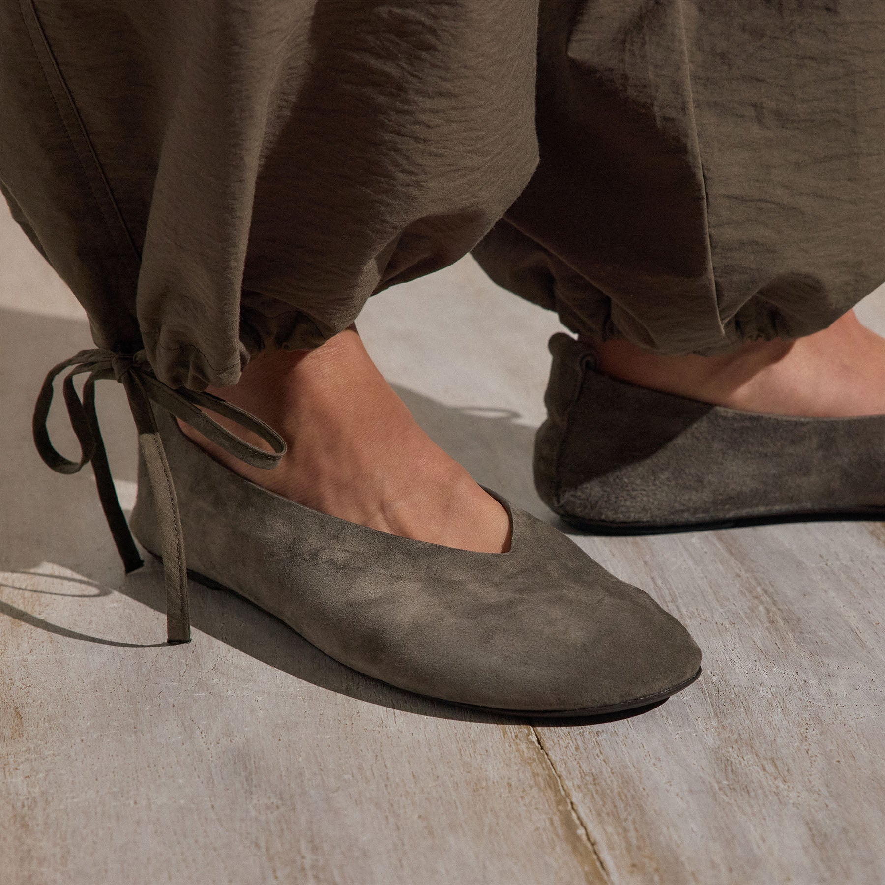 Women's Suede V Ballet Flat - Taupe Grey