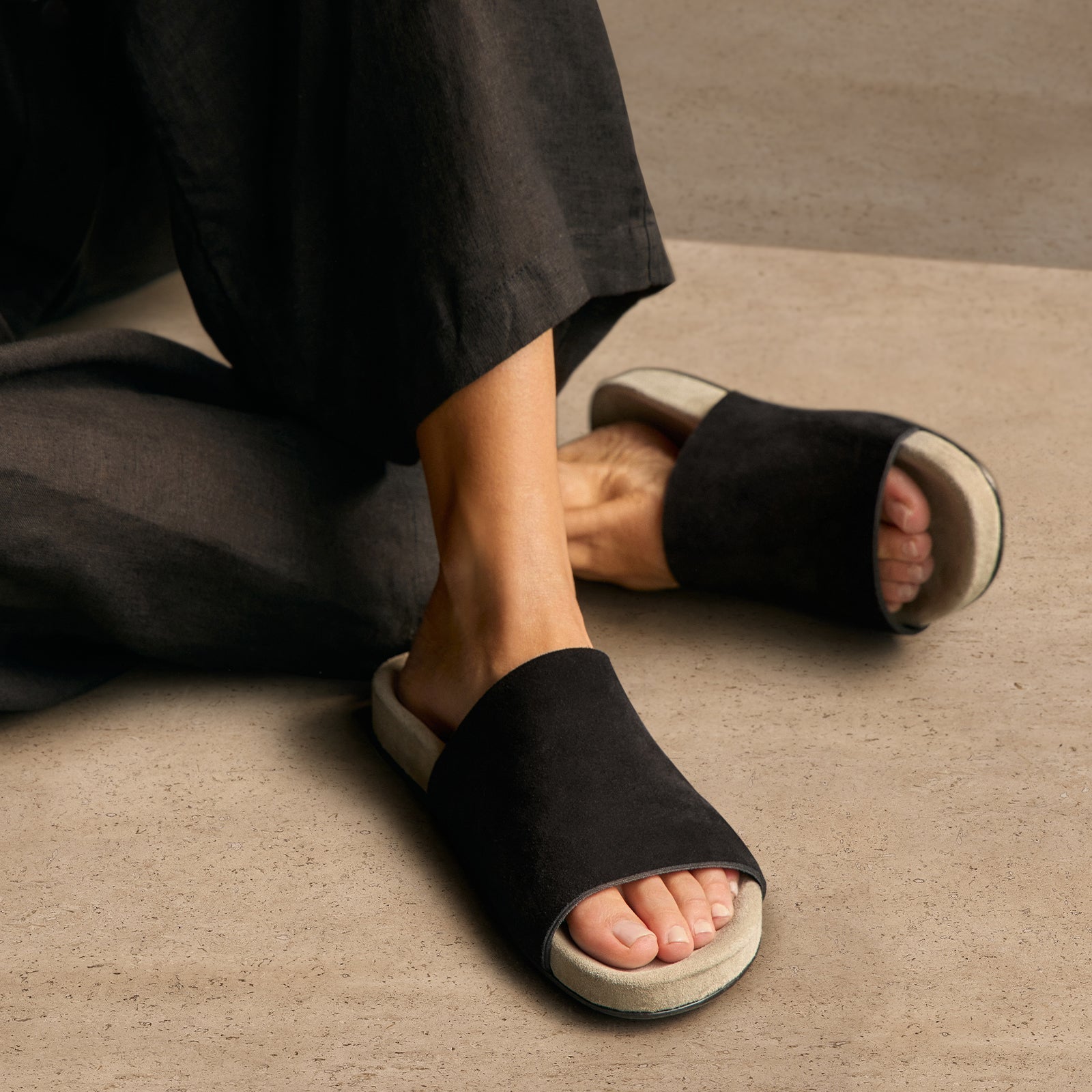 Women's Two Tone Suede Slide - Black/Sand