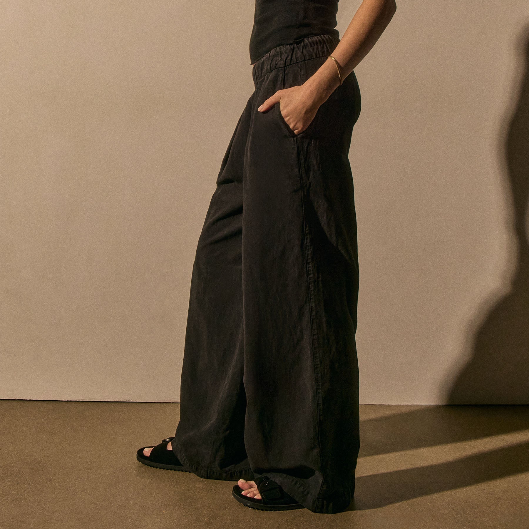 Soft Pleat Wide Leg Pant - Black